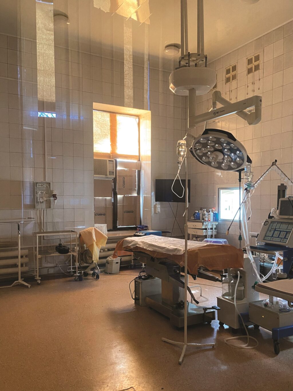 Operation room of Kyiv City Clinical Hospital №17.
Early March 2022.
Photo provided by Uliana Minaieva, MD